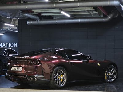 FERRARI 812 - 6