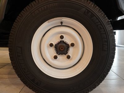 LAND ROVER DEFENDER - 10