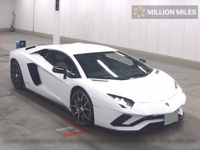 LAMBORGHINI AVENTADOR - 1