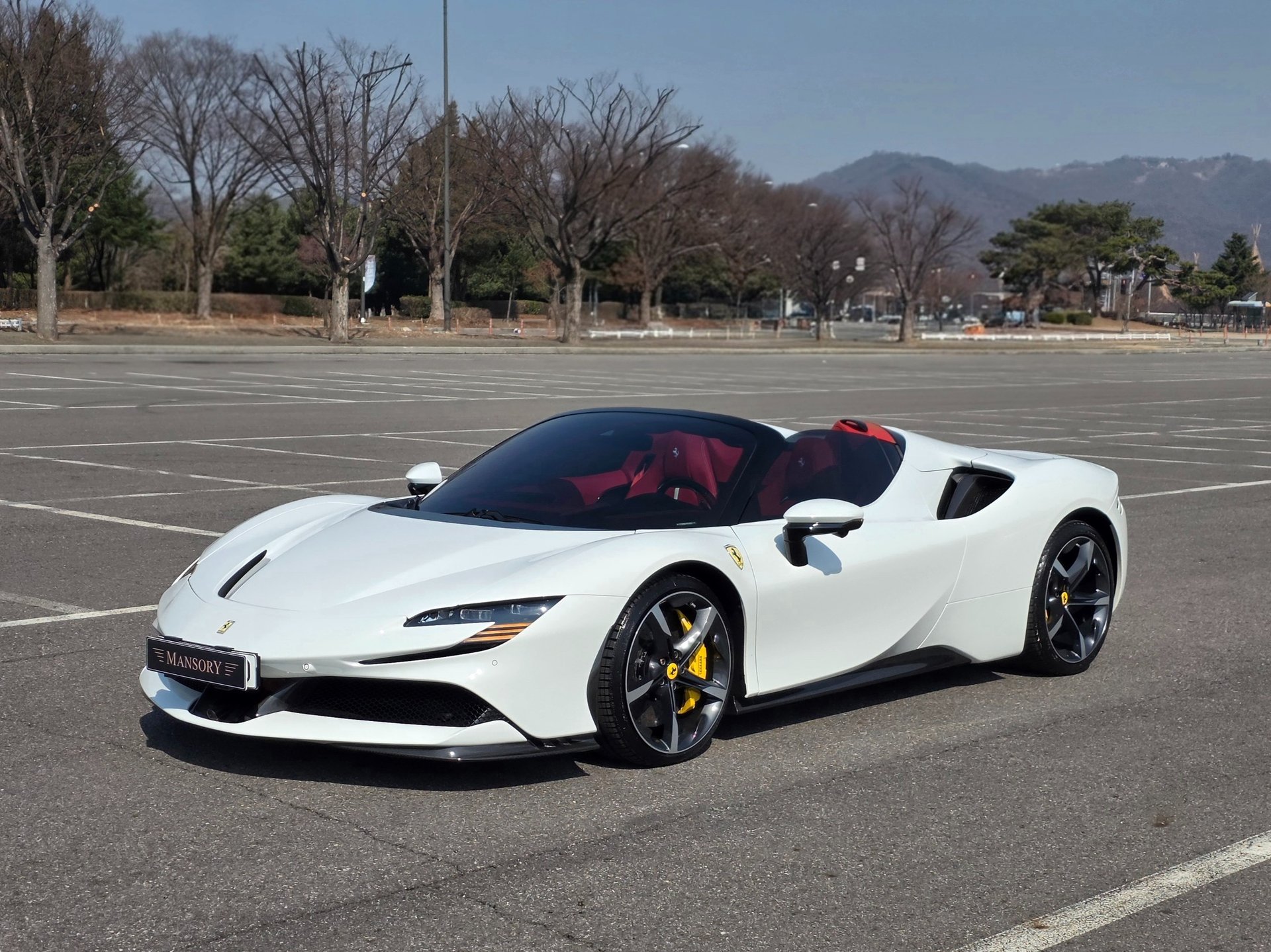 FERRARI SF90 SPIDER - View 1