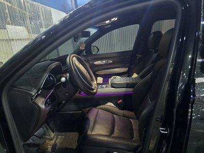 صورة 8 لـ 2023 Genesis GV70