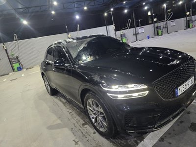 صورة 2 لـ 2023 Genesis GV70