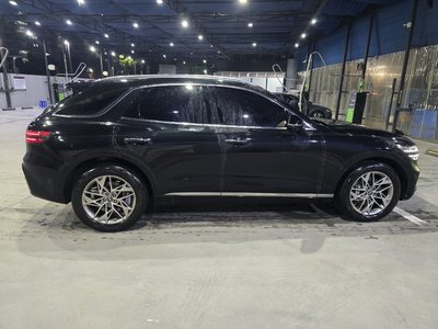 صورة 6 لـ 2023 Genesis GV70