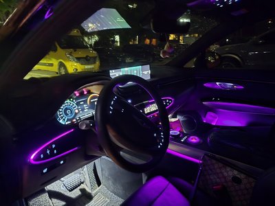 صورة 9 لـ 2023 Genesis GV70