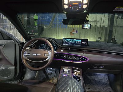 2023 Genesis GV70 — миниатюра 11