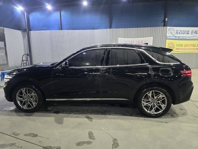 صورة 3 لـ 2023 Genesis GV70