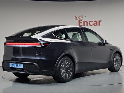 TESLA MODEL Y - 3