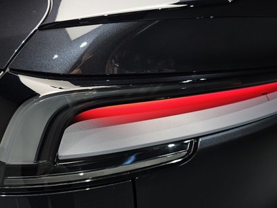 TESLA MODEL Y - 10