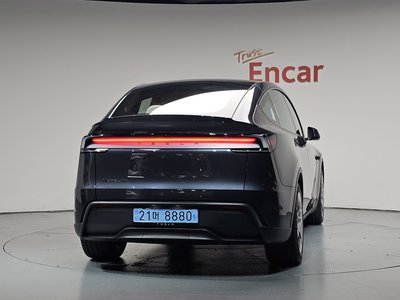 TESLA MODEL Y - 4