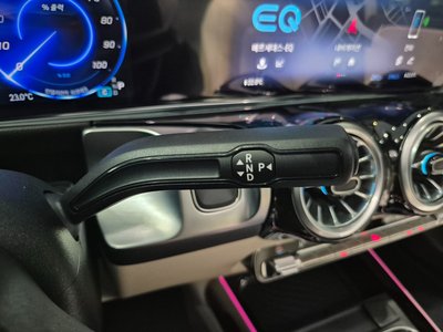 MERCEDES-BENZ EQB - 9