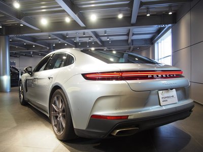 PORSCHE PANAMERA - 4