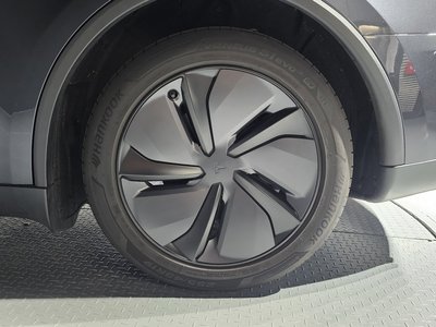 TESLA MODEL Y - 8