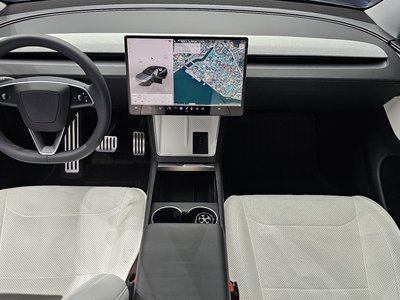 TESLA MODEL Y - 5
