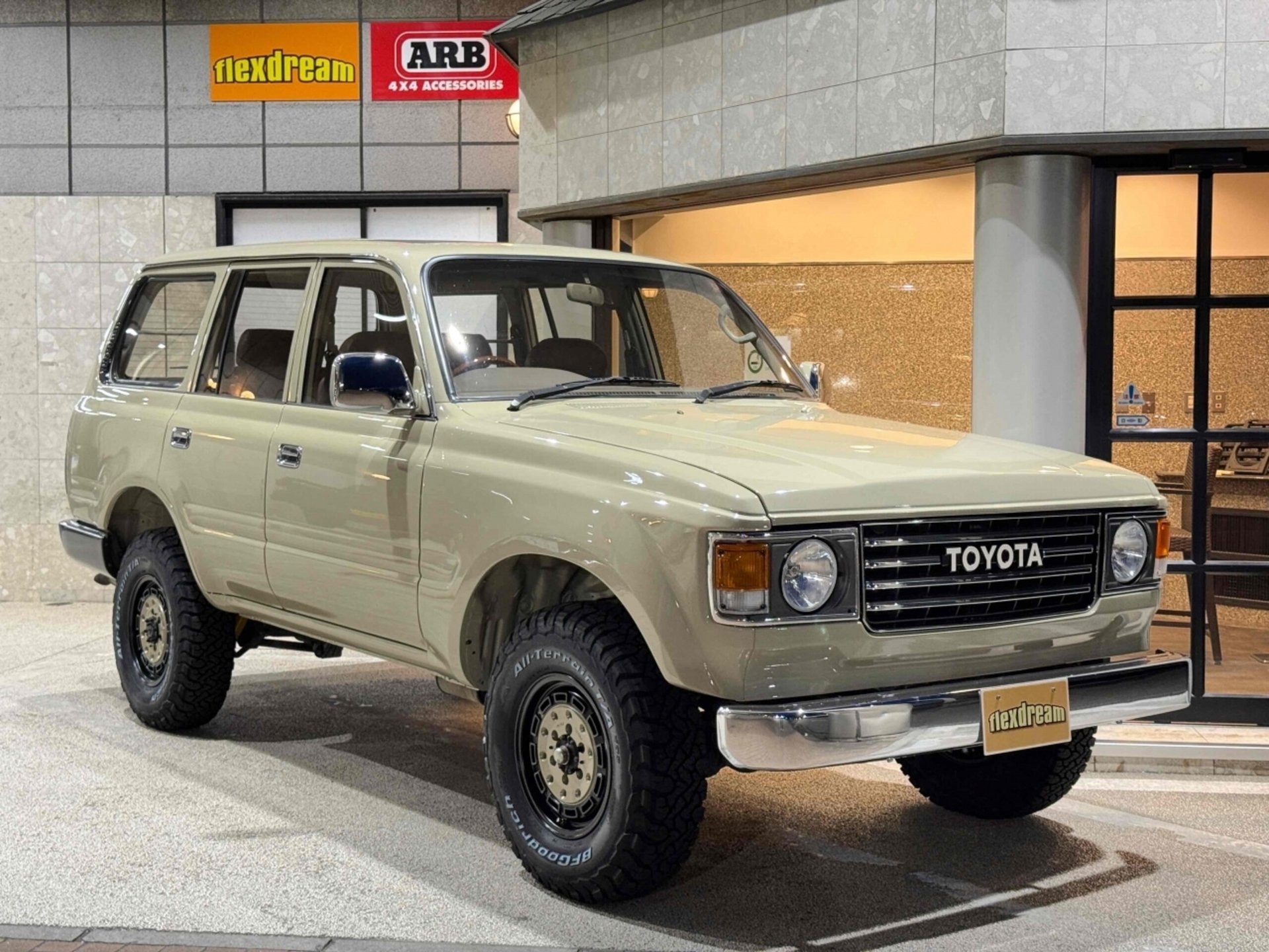 TOYOTA LAND CRUISER 80 - View 1