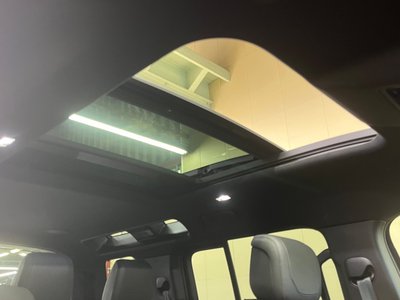 LAND ROVER DEFENDER - 8