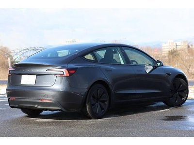 TESLA MODEL 3 - 6