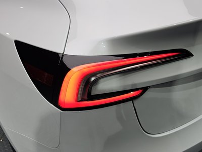 صورة 10 لـ 2024 Tesla MODEL 3