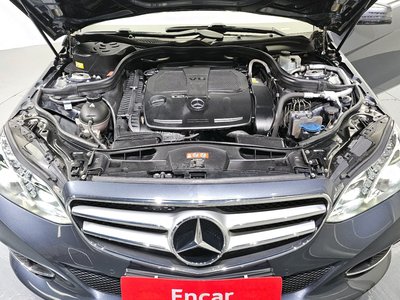 MERCEDES-BENZ E-CLASS - 7
