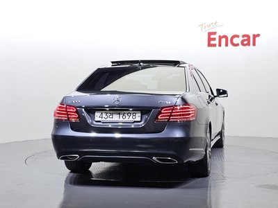 MERCEDES-BENZ E-CLASS - 3