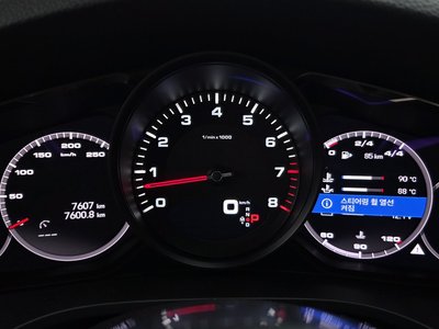 PORSCHE CAYENNE - 8