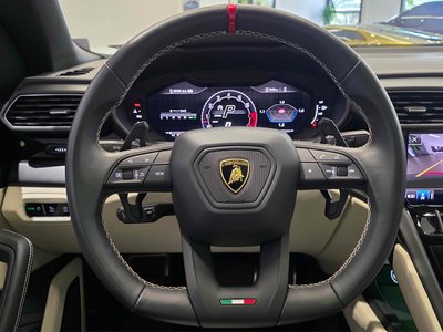 LAMBORGHINI URUS - 4