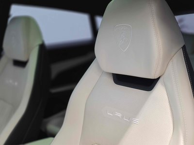 LAMBORGHINI URUS - 9