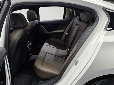صورة مصغرة 16 لـ 2026 BMW 5 SERIES