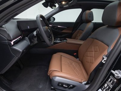 2025 BMW 5 SERIES 照片 10