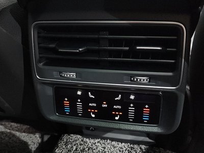 صورة مصغرة 32 لـ 2021 AUDI Q8