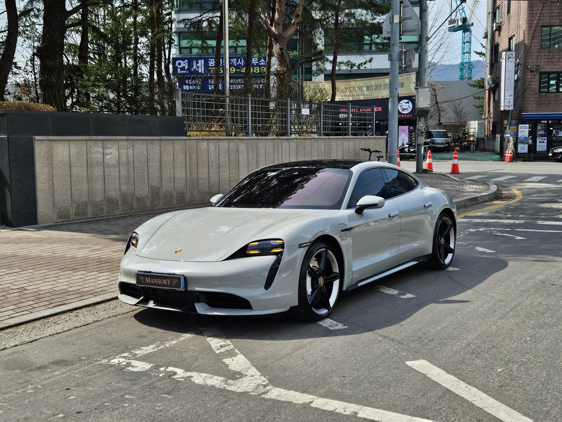 PORSCHE TAYCAN - View 1