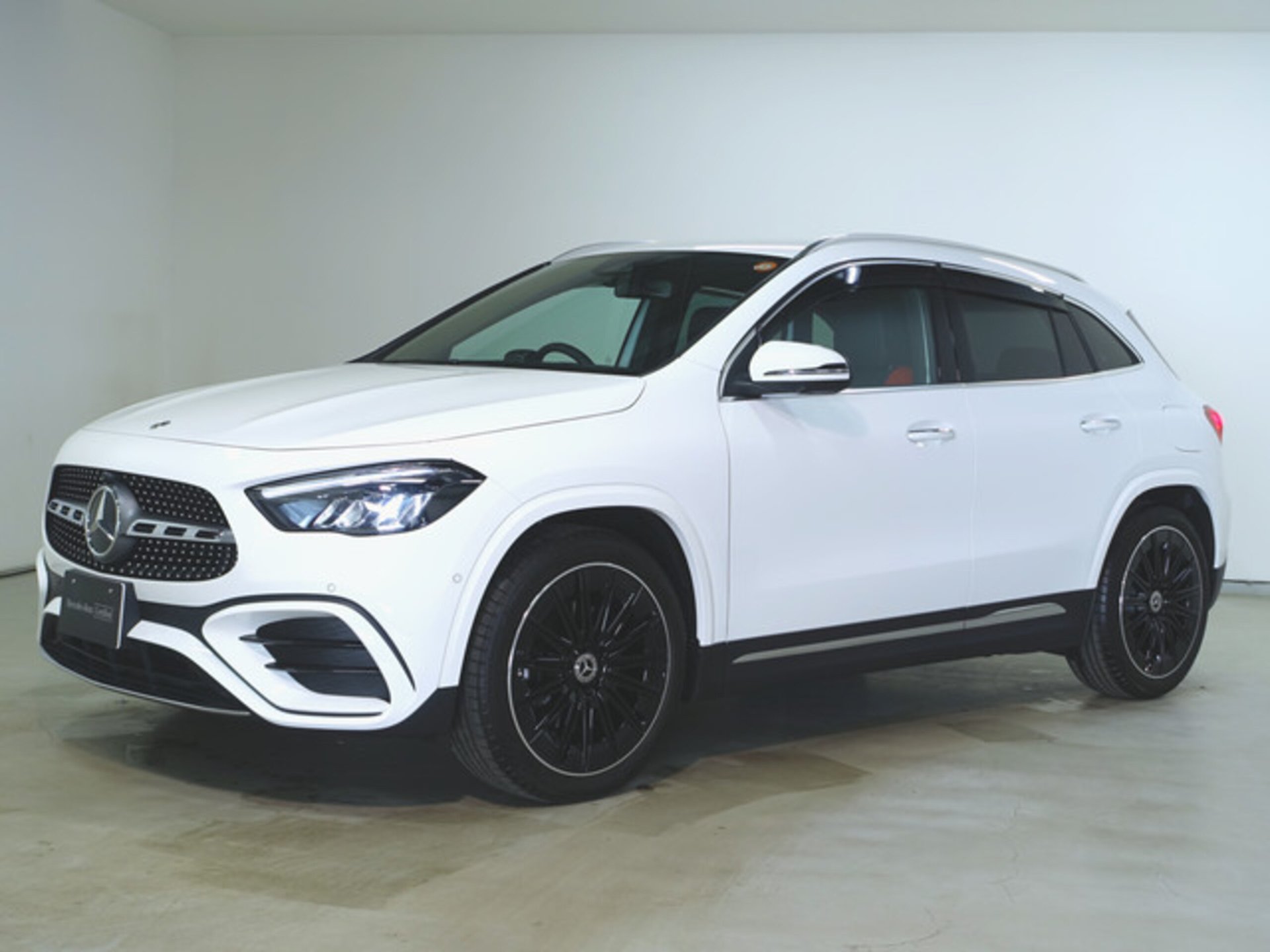 MERCEDES-BENZ GLA - View 1