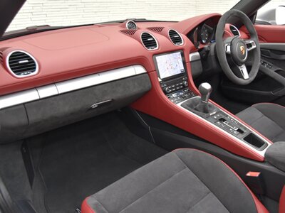 PORSCHE 718 SPYDER - 10