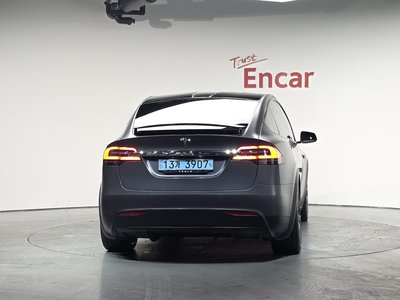 TESLA MODEL X - 4