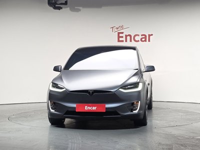 TESLA MODEL X - 2