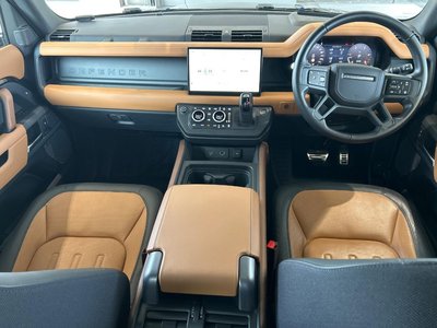 LAND ROVER DEFENDER - 2