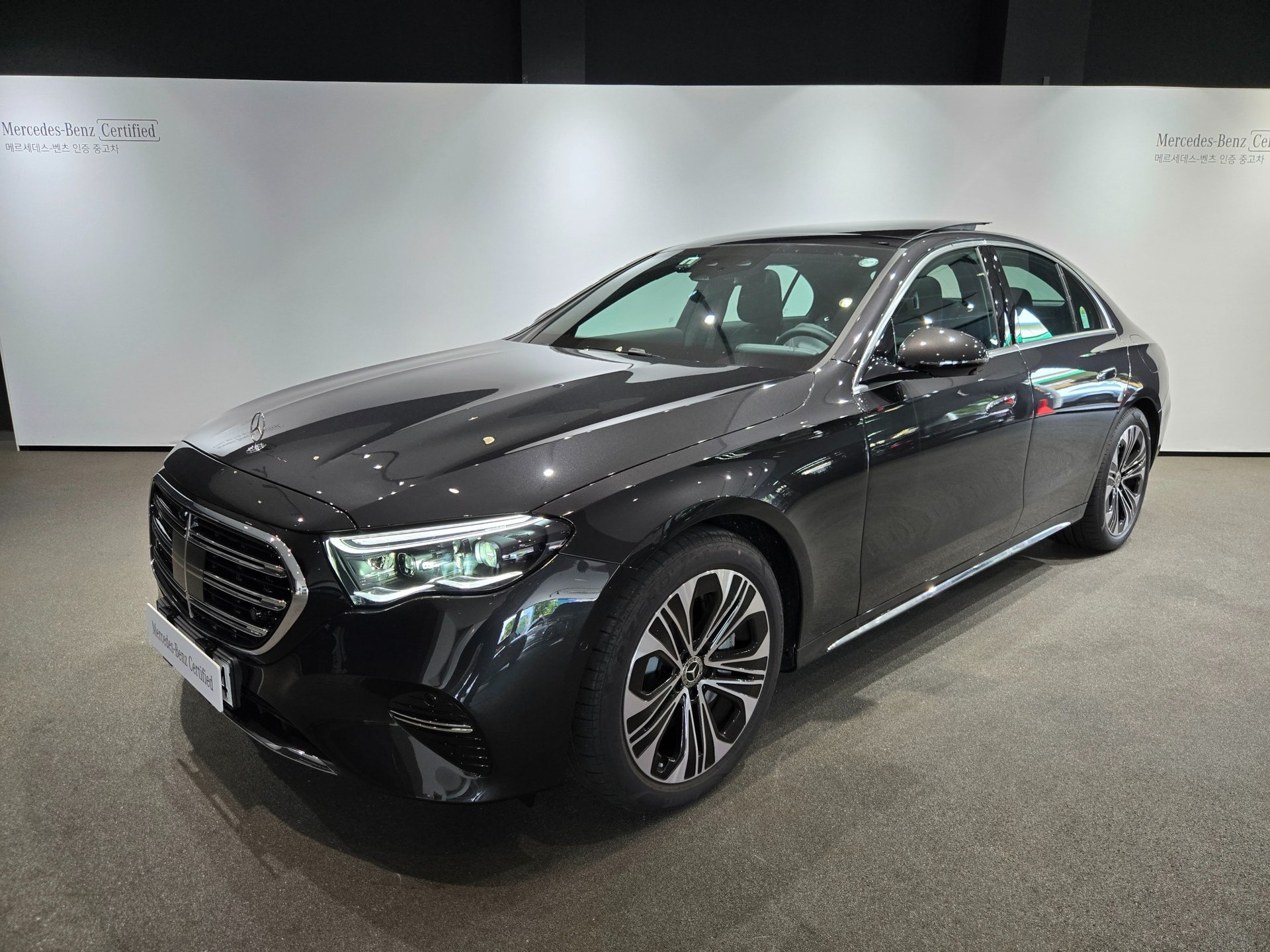 MERCEDES-BENZ E-CLASS - View 1