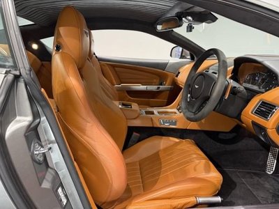 ASTON MARTIN DB9 - 5