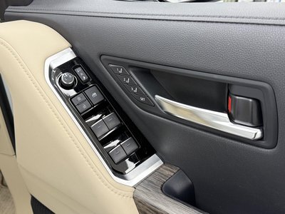 TOYOTA LAND CRUISER 300 - 9