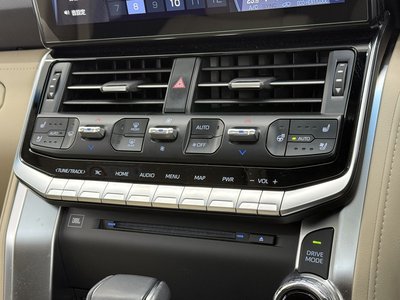 TOYOTA LAND CRUISER 300 - 6