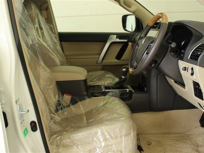 TOYOTA LAND CRUISER PRADO - 8