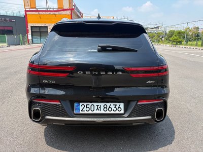 2022 Genesis GV70 photo 3