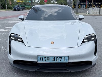 2021 Porsche TAYCAN photo 1