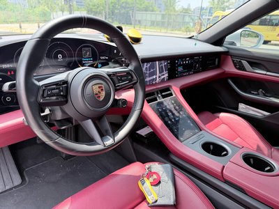 2021 Porsche TAYCAN photo 10