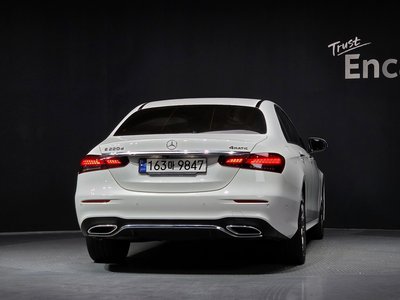 MERCEDES-BENZ E-CLASS - 3