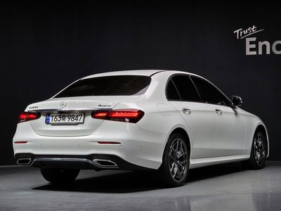 MERCEDES-BENZ E-CLASS - 4