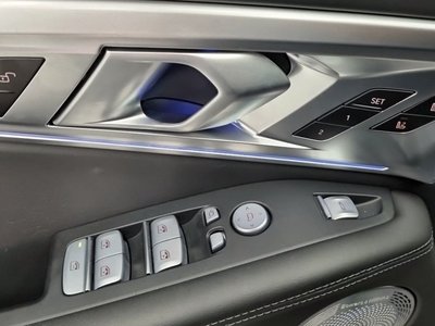 2023 BMW XM thumbnail 16