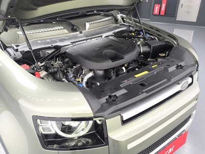 LAND ROVER DEFENDER - 7
