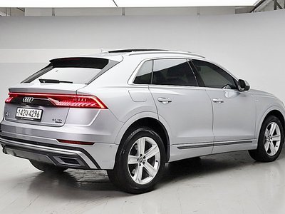 AUDI Q8 - 3