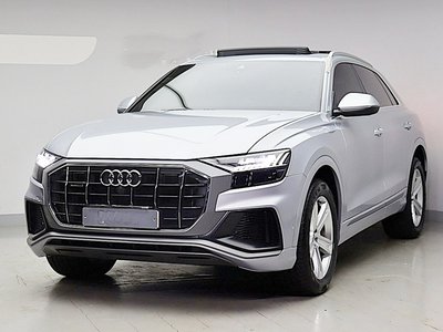AUDI Q8 - 1