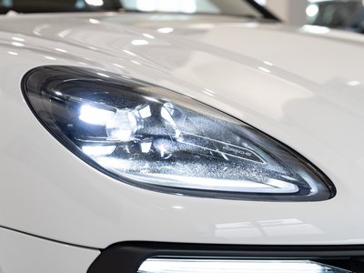 2023 Porsche MACAN photo 10